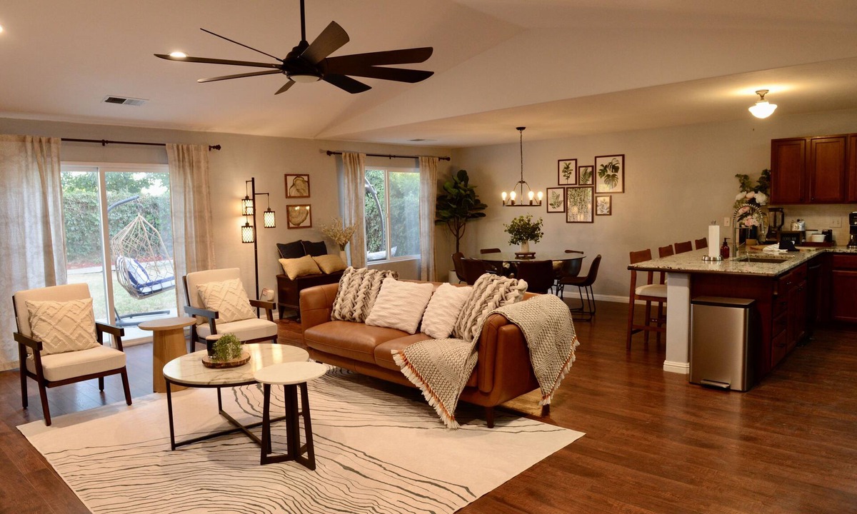 Visalia House | Spacious 4BD Home w EV charger near Sequoia Ntl Pk