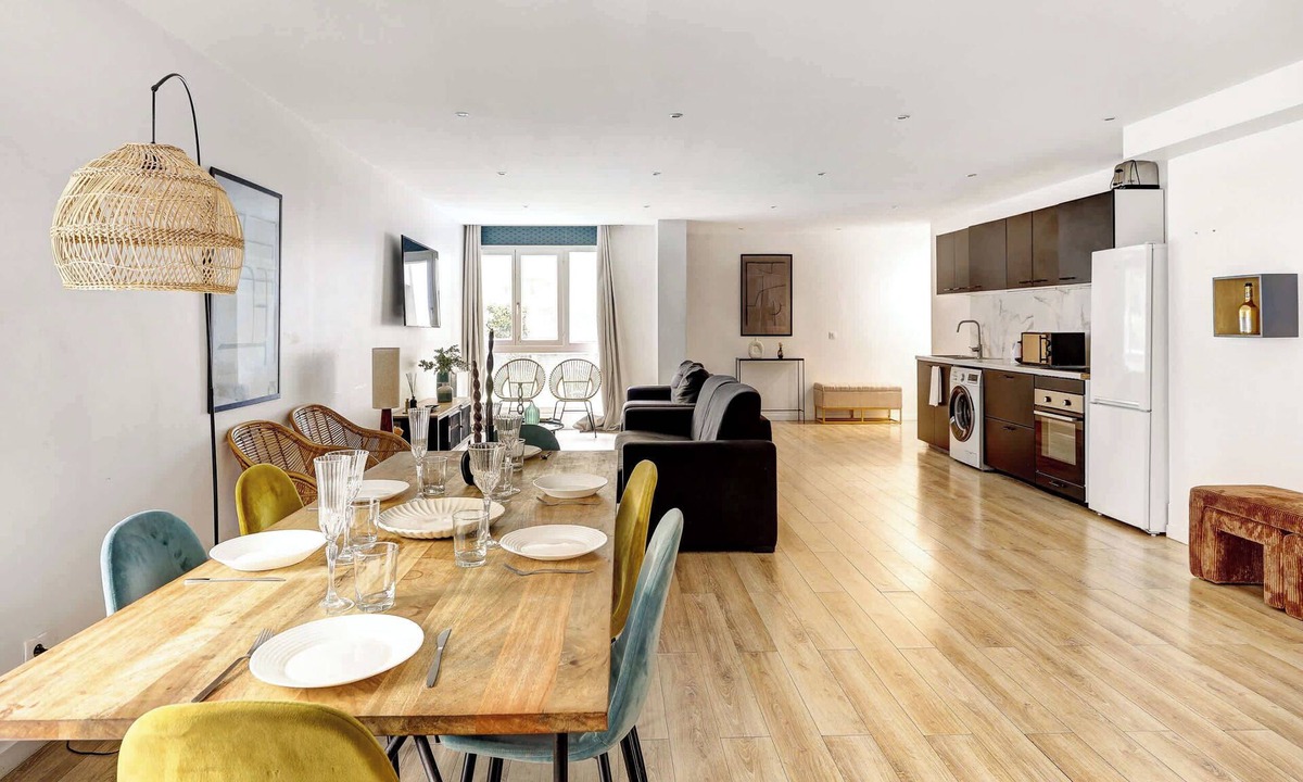 Amerique Apartment | Spacious 4BDR in Buttes Chaumont pour 12 pers