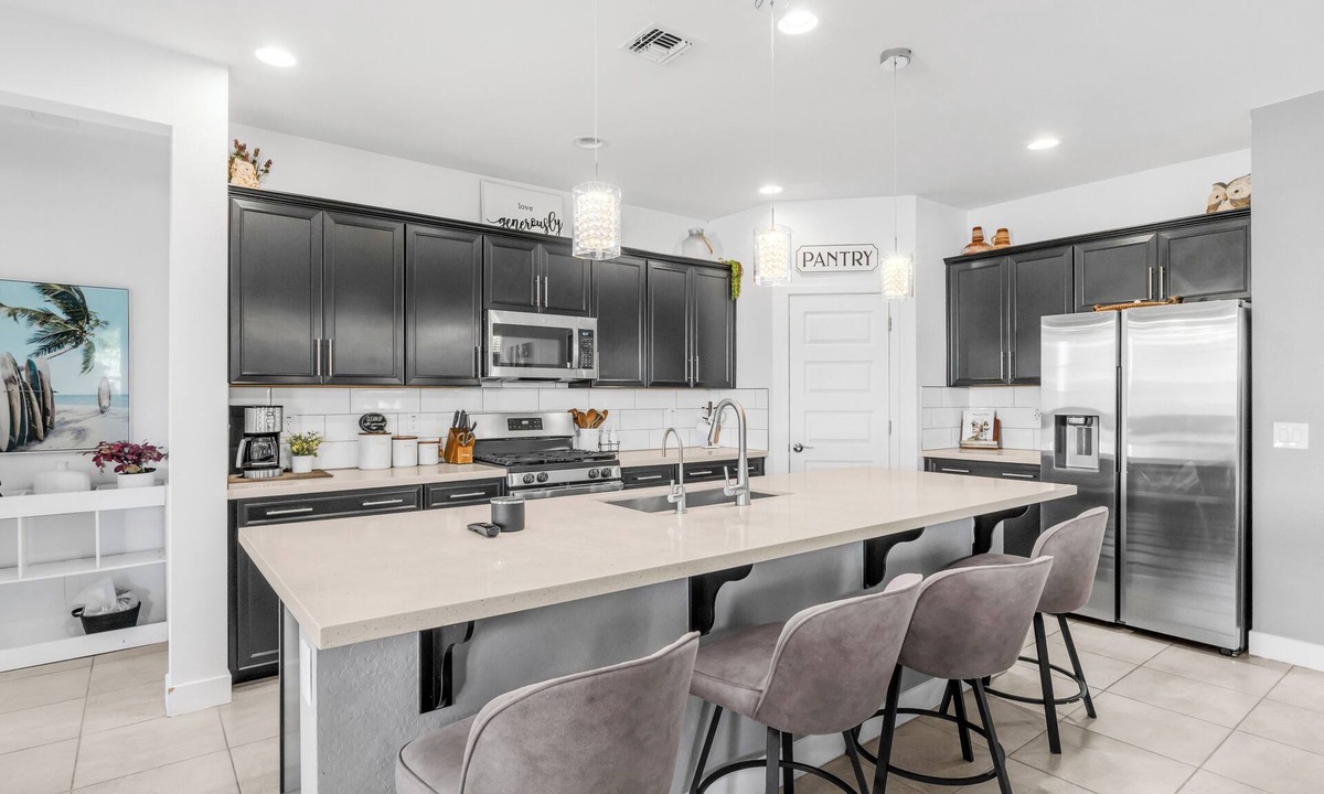 Glendale House | Spacious 4BR & 3BA Near Luke AFB, State Farm Stadium & Desert Diamond Arena