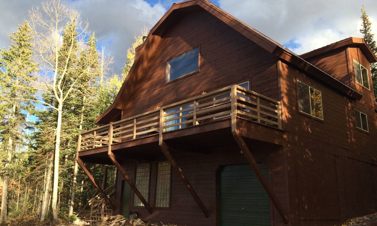 Brian Head Cabin | Spacious 4BR, 4BA + 2min from Skiing, HotTub, Cable+Theater, Wifi