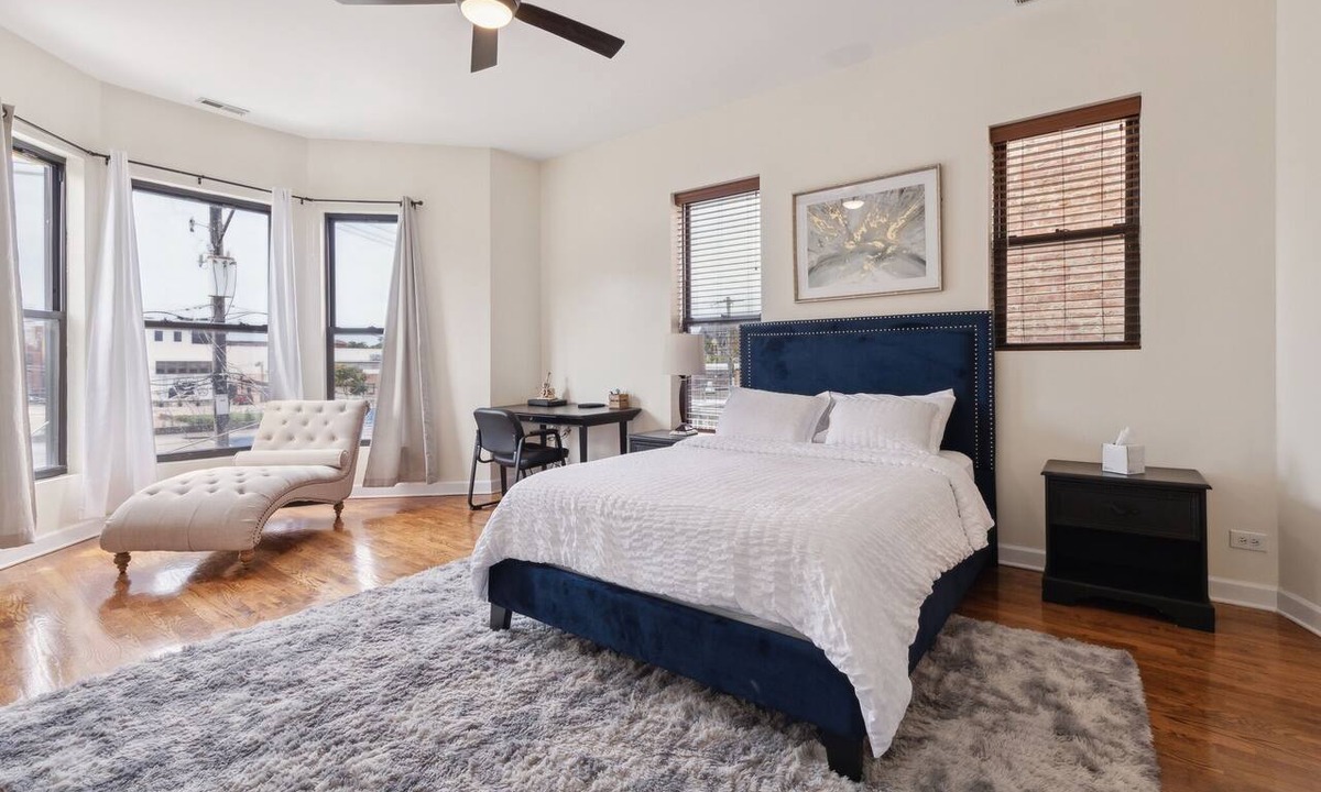 Grand Boulevard Condo | Spacious 4BR Condo | Pool Table | Near McCormick