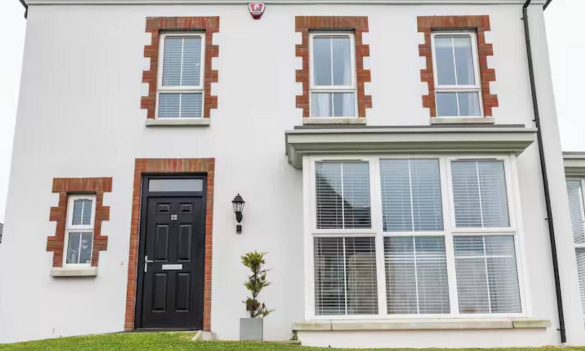 Killyleagh House | Spacious 4BR (Contractors Welcome-Parking-WIFI)