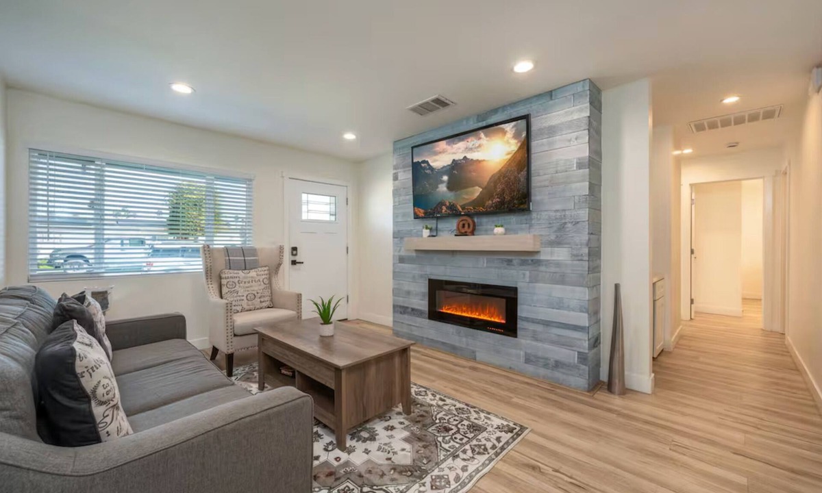 Lincoln Acres House | Spacious 4BR Game Room Fire Pit Near Zoo