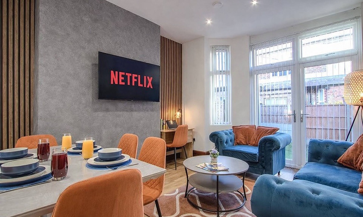 Chorlton-cum-Hardy House | Spacious 4BR Home | Contractor & Family Stays | Prime Manchester Location