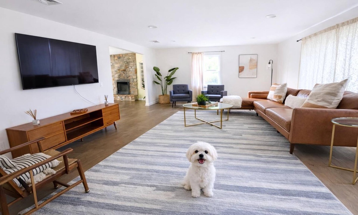Warwick House | Spacious 4BR Pet‑Friendly House Hot Tub Game Room Close to Legoland & Mtn Creek