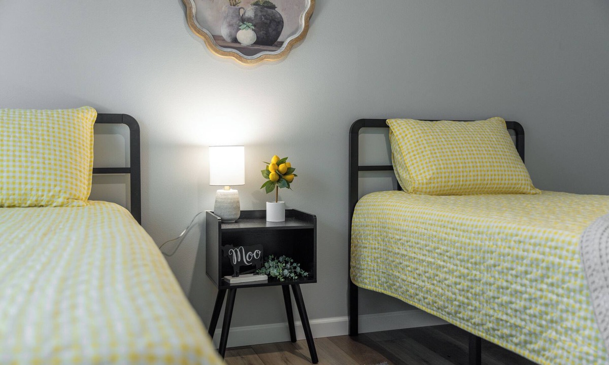 Spring Green Apartment | Spacious 4BR Retreat in Spring Green Near APT & River