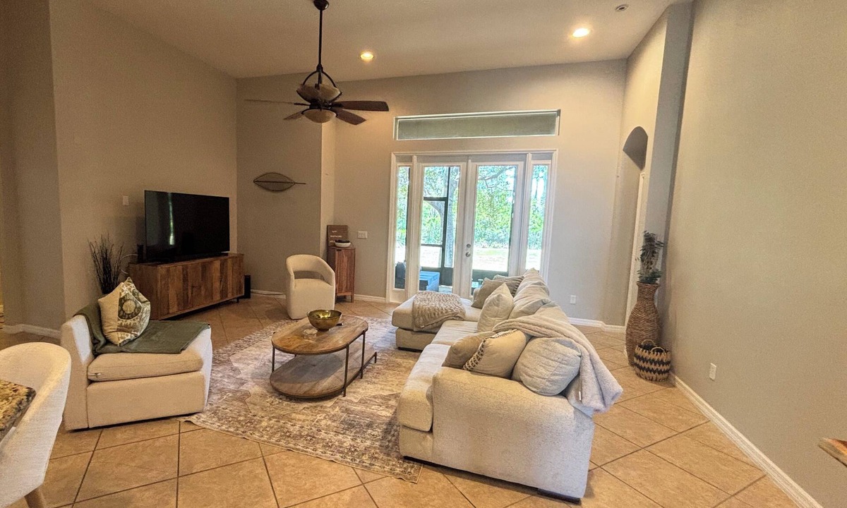 Ocoee House | Spacious 4BR Retreat 2 Master suites near Disney. Perfect for families