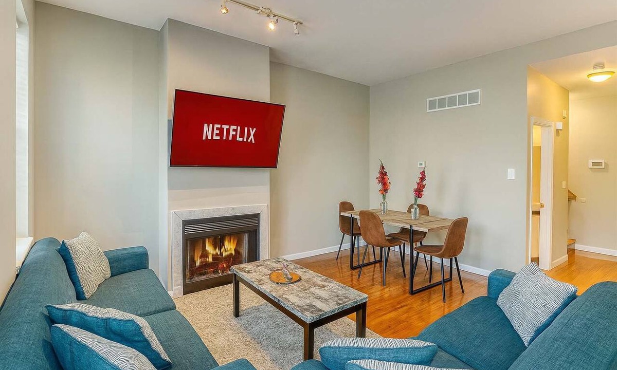 Soulard Apartment | Spacious 4BR Soulard Duplex - 2 Kitchens - Patio - Parking - Walk to Market