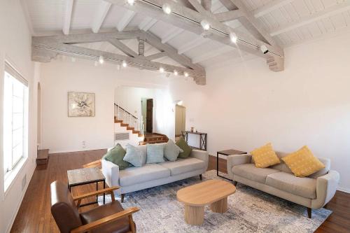 Greater Wilshire - Hancock Park House | Spacious 4BR Spanish Villa In Hancock Park