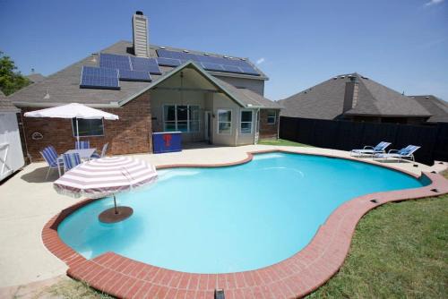 Royse City House | Spacious 4BR with Pool and Grill - Near Lakes and Harbor