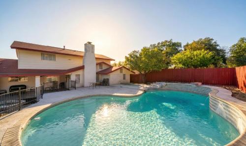 Medical Center District House | Spacious 4BR with Private Pool, Near Six Flags