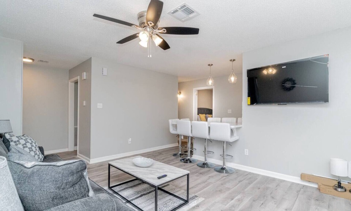 Montgomery Apartment | Spacious 4BR Work or Play Getaway Close to DT!