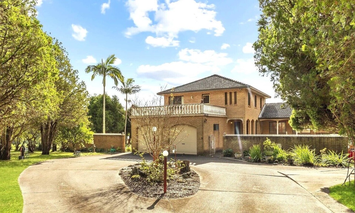 Galston House | Spacious 5-Acre Retreat for Groups in Galston