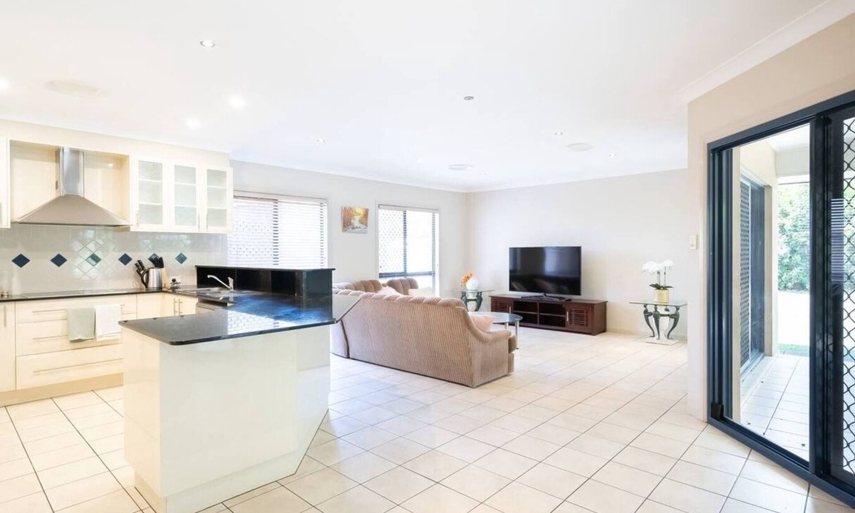 Upper Mount Gravatt House | Spacious 5BR | Prime Upper Mt Gravatt Location!