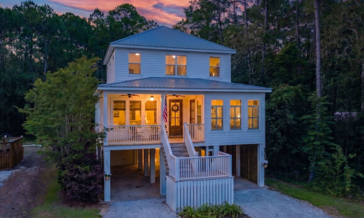Fairhope House | Spacious 5 bed coastal luxury home | Grand Hotel