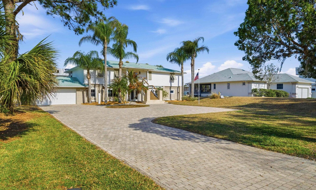 Crystal Shores House | Spacious 5-bedroom waterfront estate on the Crystal River with a pool and dock!