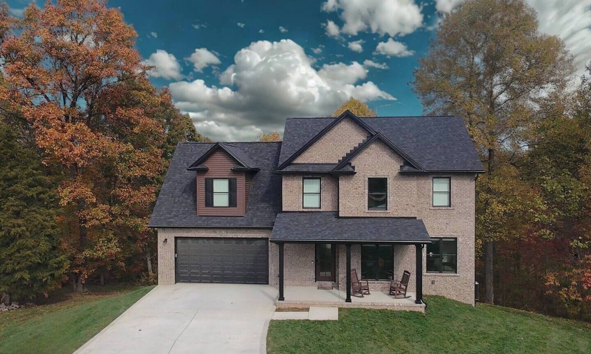 Elizabethtown House | Spacious 5-bedroom house in serene Elizabethtown neighborhood made for groups