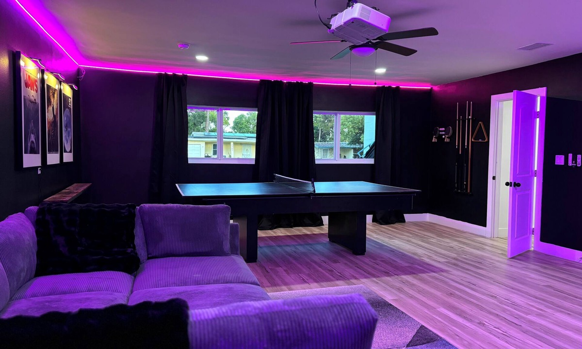 Beulah Manor House | Spacious 5-bedroom house South Daytona with Movie room, Hot tub & Gameroom