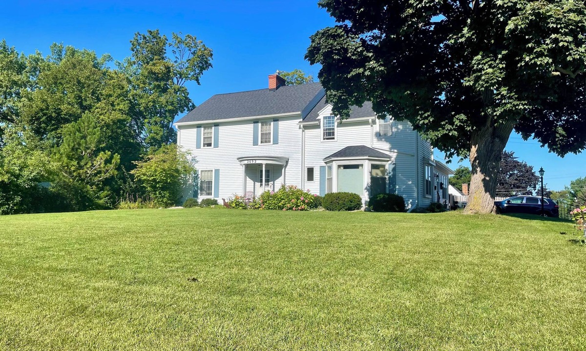 Allouez House | Spacious 5-bedroom Allouez Home - 6 min drive to Lambeau