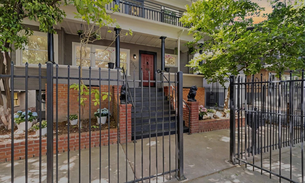 Boulevard Park House | Spacious 5-bedroom bungalow in charming Sacramento with AC