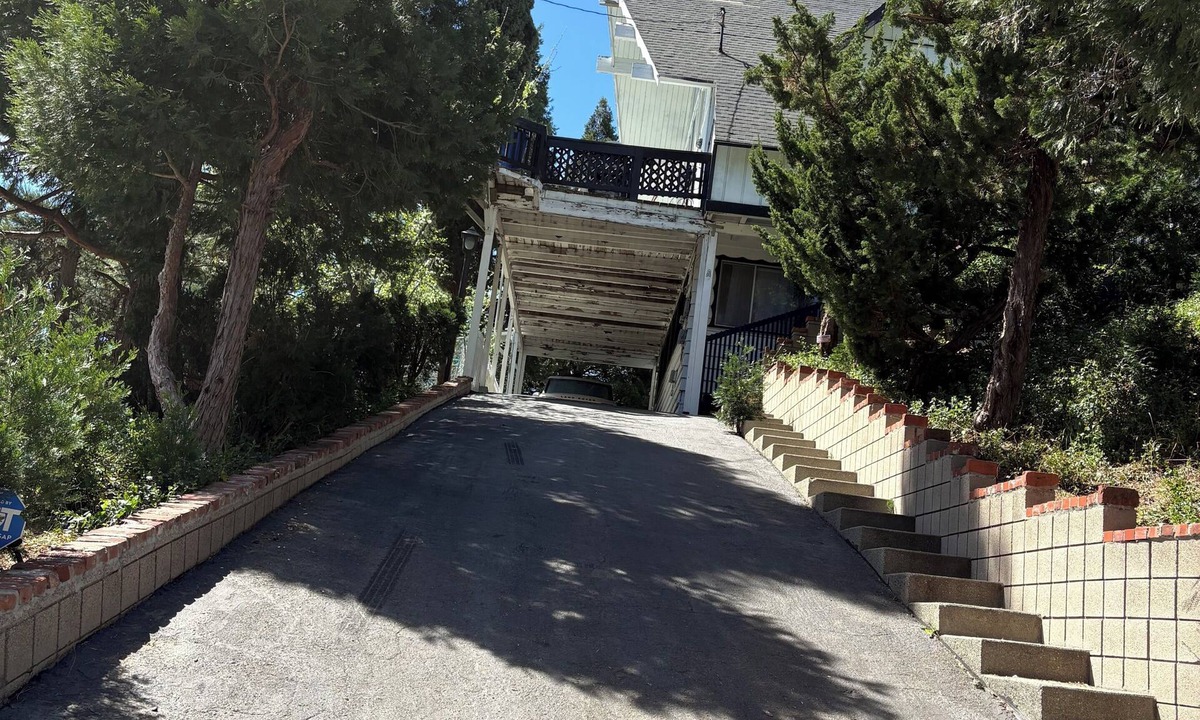 Crestline Ski Chalet | Spacious 5-bedroom chalet in gorgeous Crestline with AC