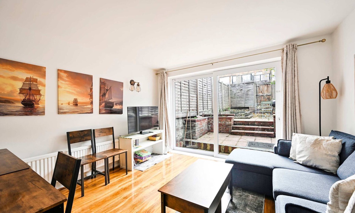 Peninsula House | Spacious 5-Bedroom Family Home in Greenwhich