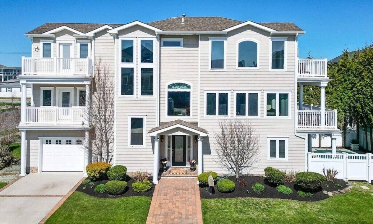 A-Zone House | Spacious 5-bedroom house in beautiful Brigantine steps to the beach with pool!