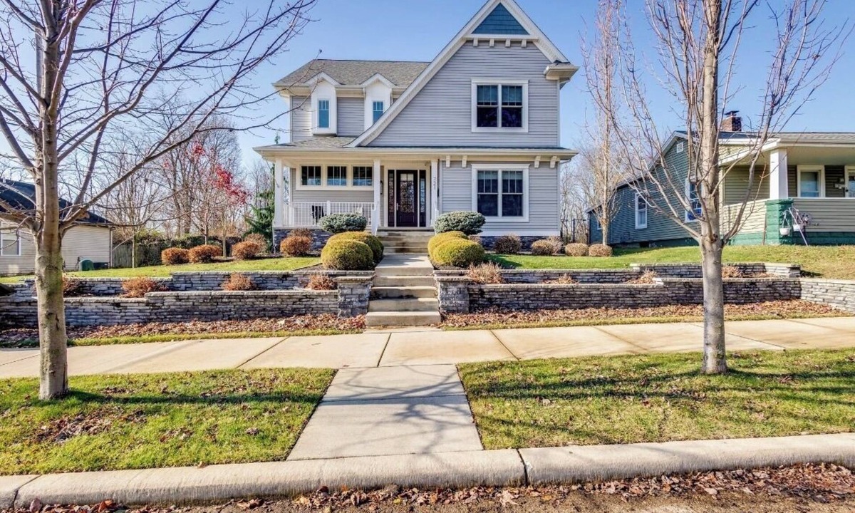 Northeast South Bend House | Spacious 5-bedroom house with hot tub and theatre room in charming South Bend
