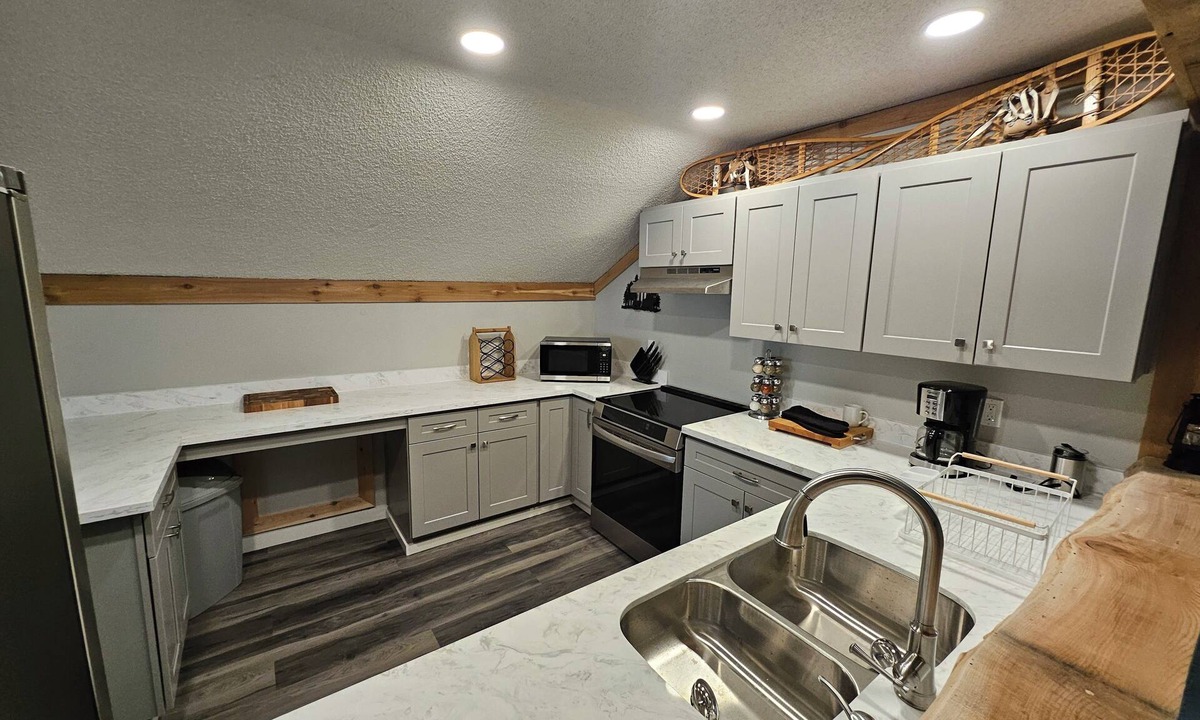 Enumclaw House | Spacious 5-bedroom House in Greenwater, mins from Mt. Rainier National Park.