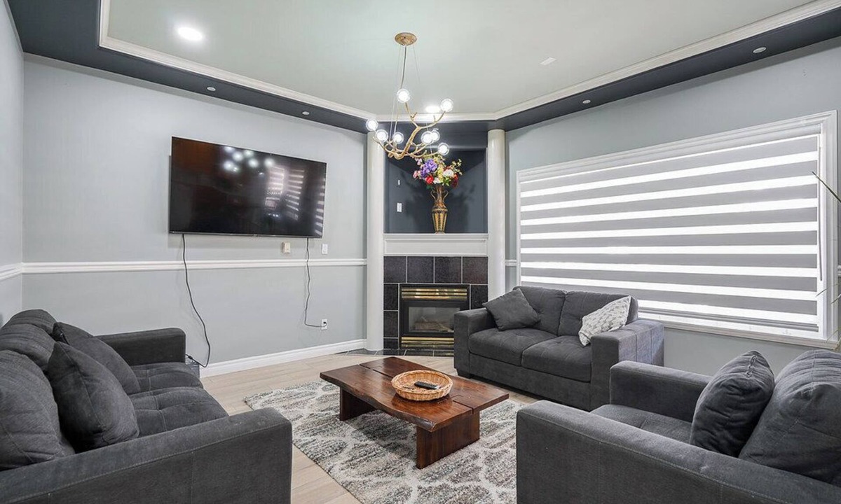 Surrey Newton House | Spacious 5-bedroom house with WiFi, AC in serene Surrey