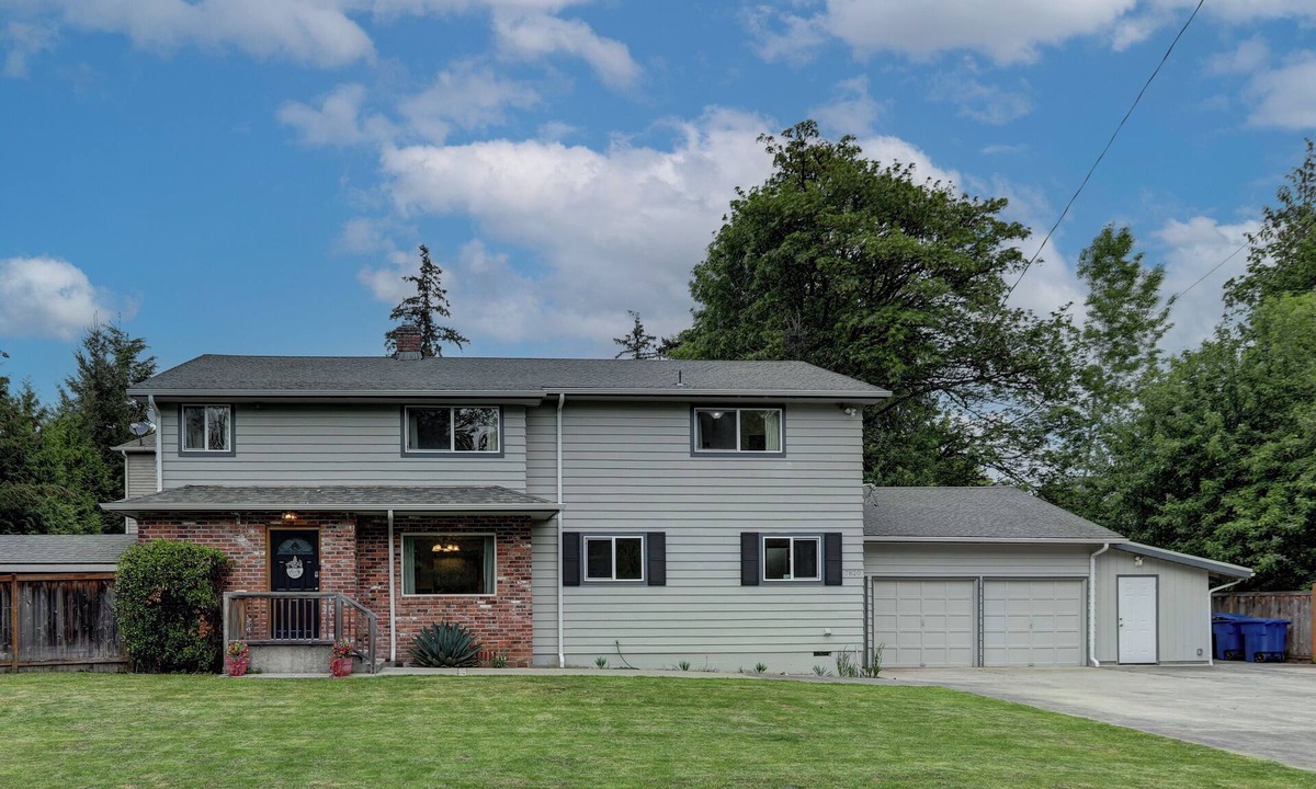 Kenmore House | Spacious 5-bedroom house in brilliant Kenmore with WiFi AC Exercises room
