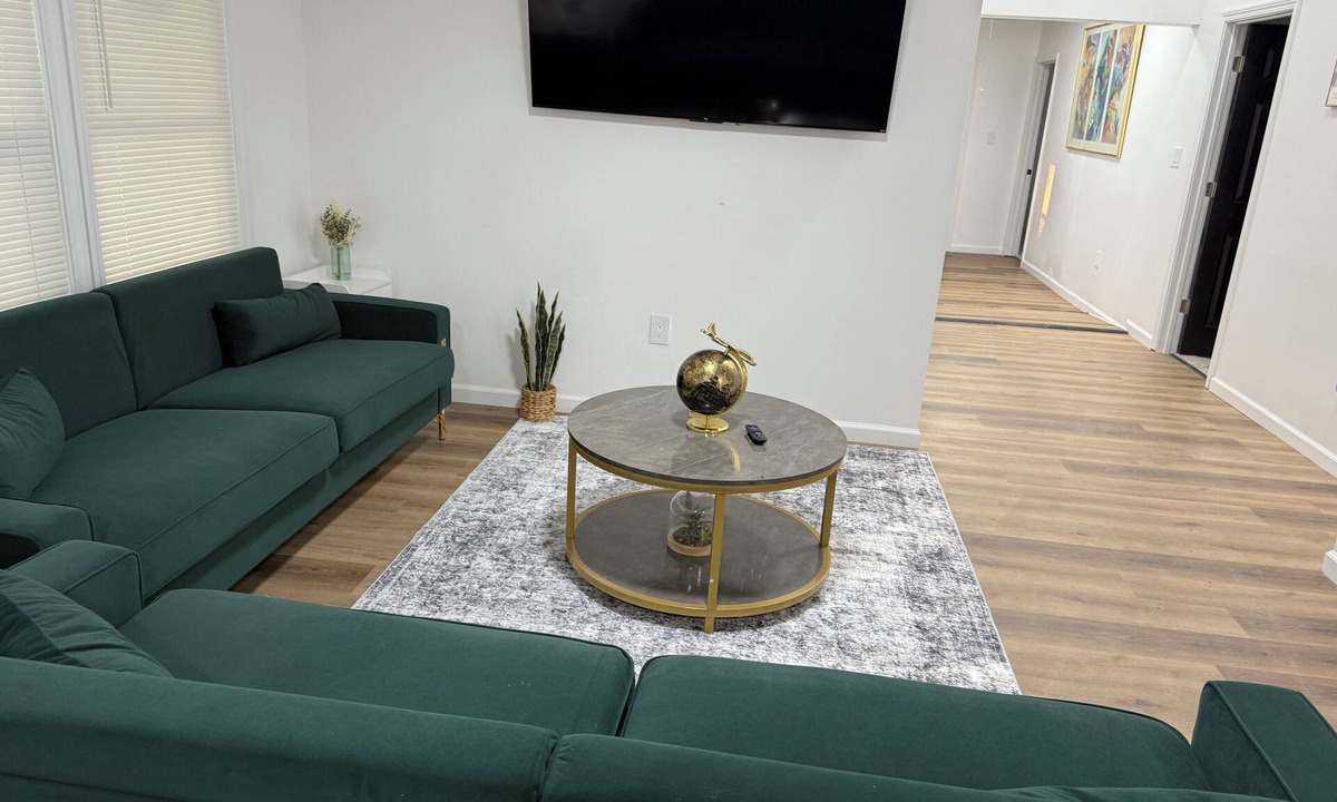 Lansing House | Spacious 5-bedroom house in cool Lansing with WiFi, AC