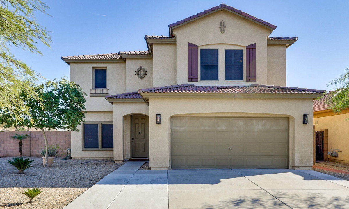 Camelback Plaza House | Spacious 5-bedroom house 3 min from Cardinals Stadium and West Gate shopping