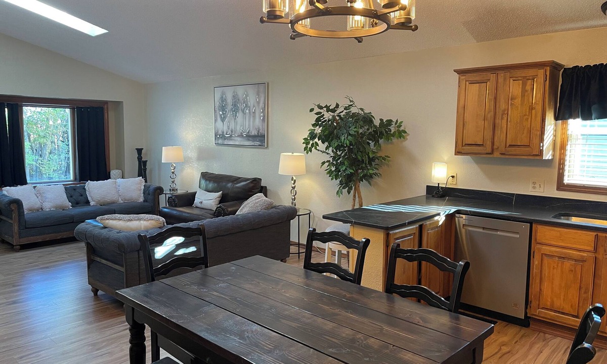 Denver House | Spacious 5-bedroom house with WiFi, AC in charming Arvada