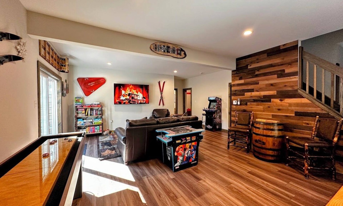 Briar Crest Woods Ski Chalet | Spacious 5-bedroom on Private 2 acre lot Fire Pit and Game Room