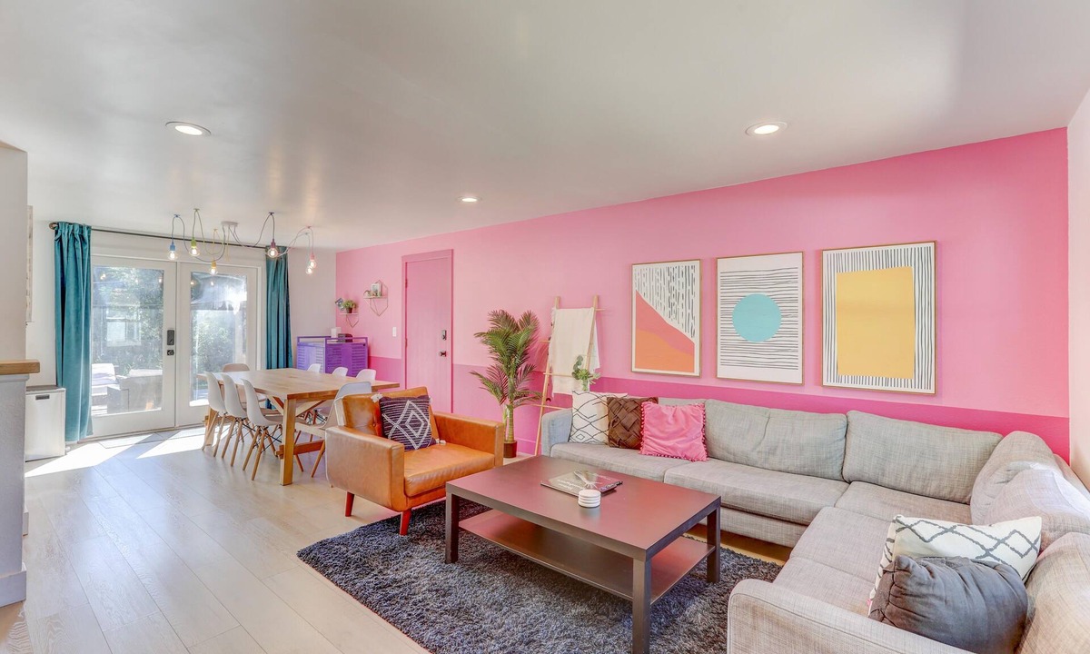 Berkley House | Spacious 5-Bedroom Retreat - Hot Tub - Games