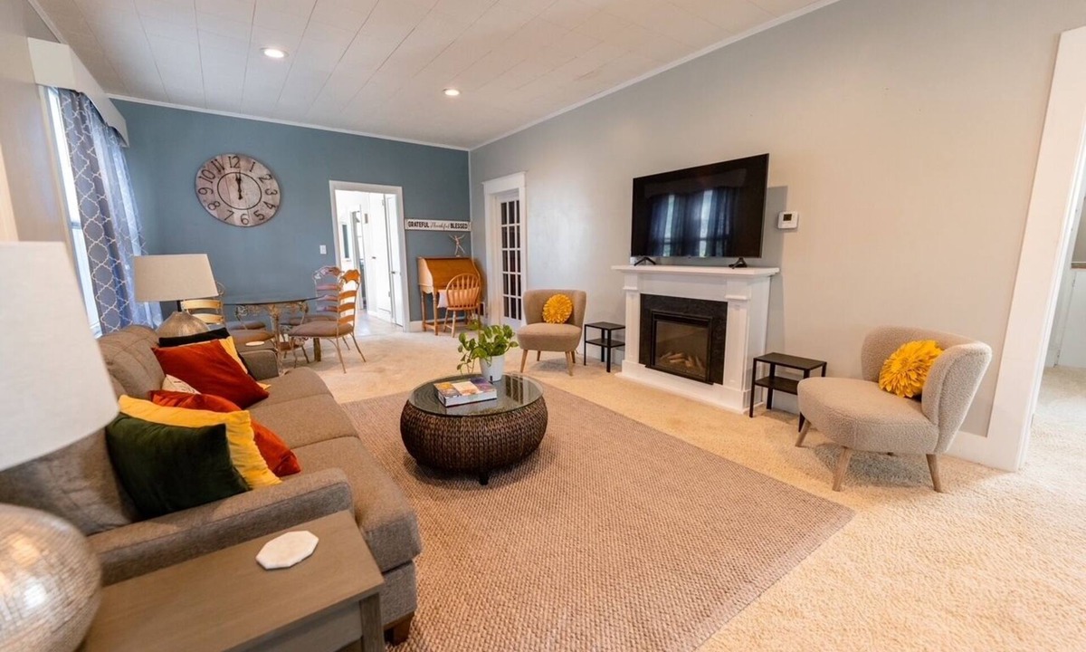 Independence House | Spacious 5-bedroom house in charming Independence