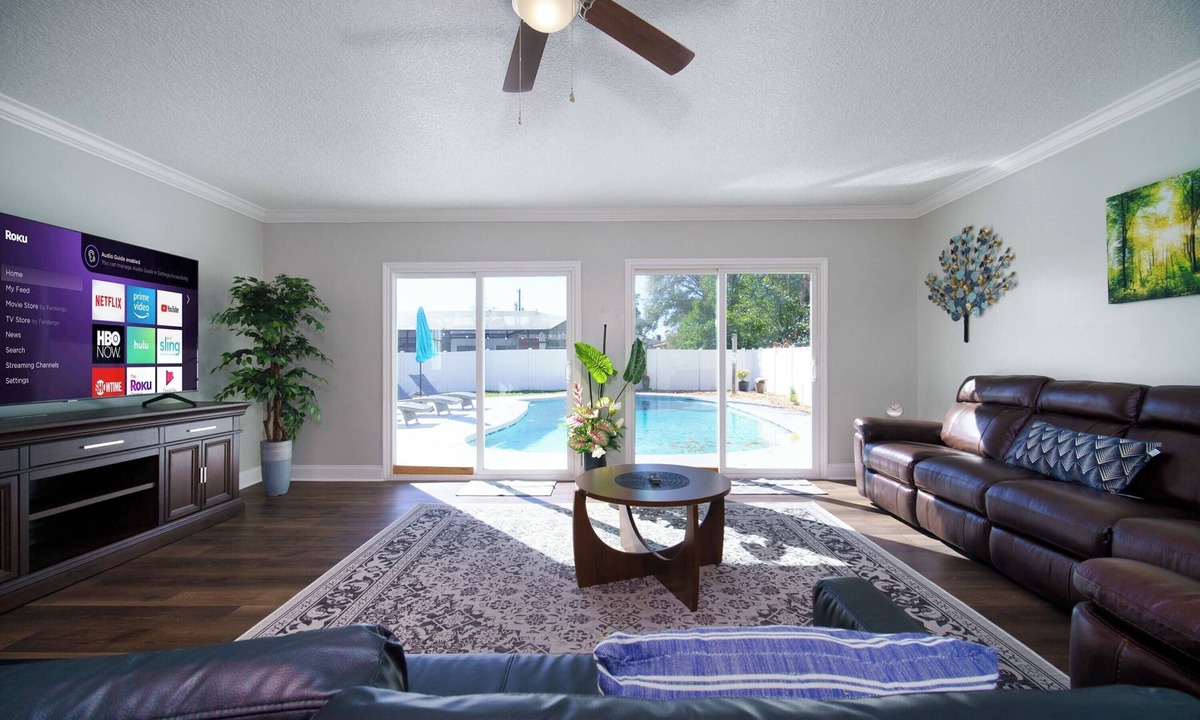 Arlington House | Spacious 5-bedroom Home w/large pool - 10 minutes to Everbank Stadium
