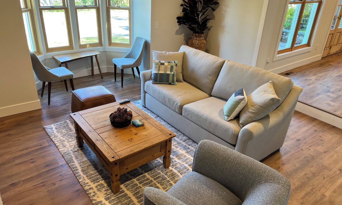 Suttons Bay House | Spacious 5-bedroom farmhouse in lovely Omena, MI with AC, WiFi & lake views