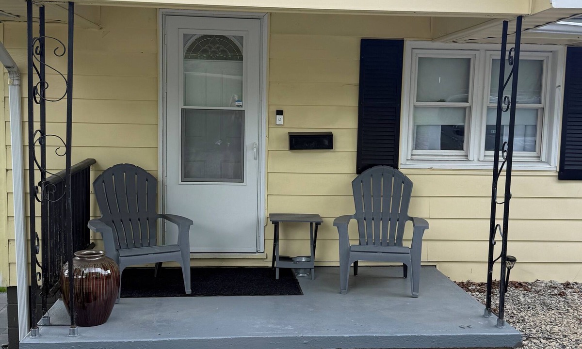 Short Creek House | Spacious 5-bedroom house, close to West Liberty University and Bethany College.