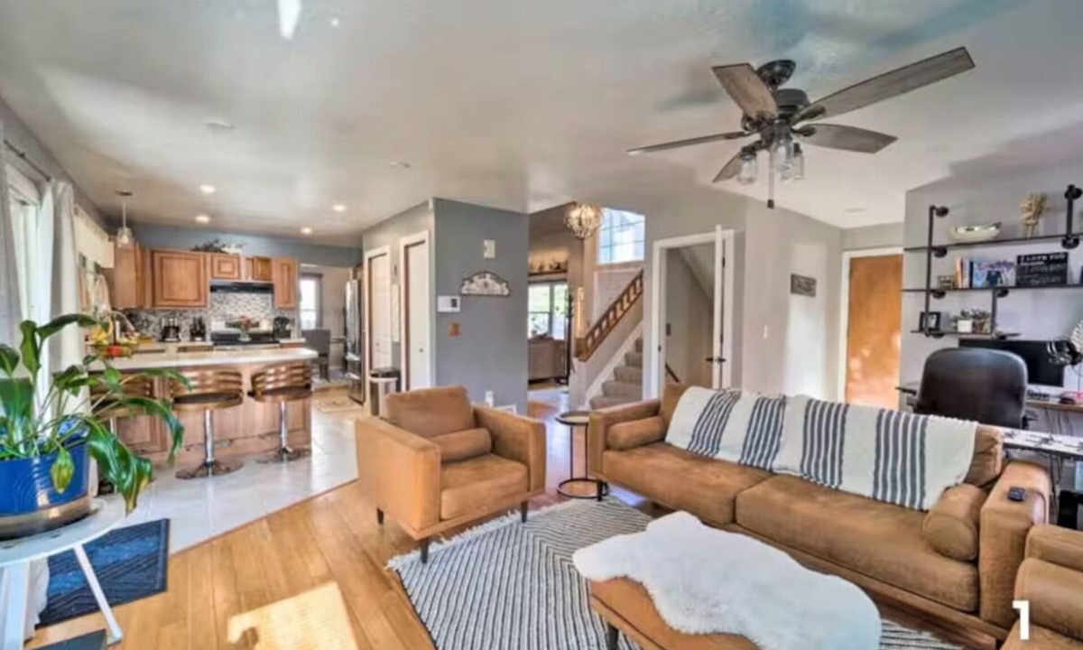 South Westminster House | Spacious 5-bedroom house with WiFi, AC in charming lake community in Westminster