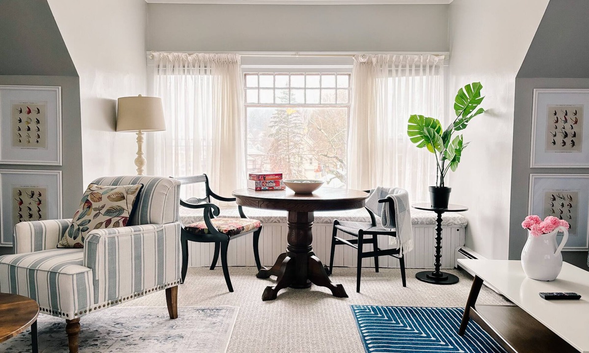 Franklin House | Spacious 5-Bedroom Victorian House in Charming Downtown Franklin