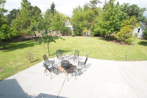 Oak Harbor House | Spacious 5BR 2BA Home - Fenced Yard, BBQ, Fire Pit