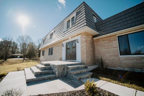 Hunter Mill Villa | Spacious 5BR 3BA Free Parking Minutes to DC with Pool
