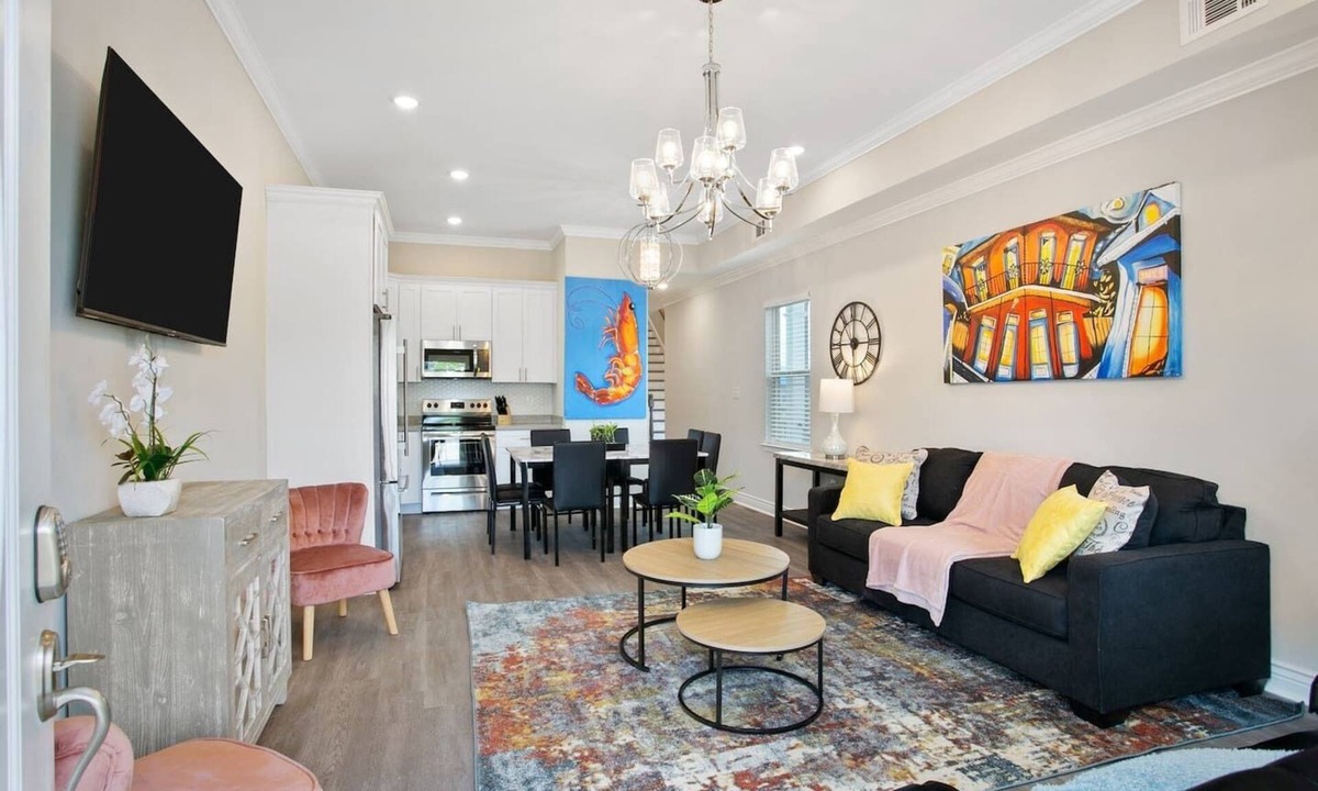 Tulane - Gravier House | Spacious 5BR/5BA w/Parking Near FQ & Superdome
