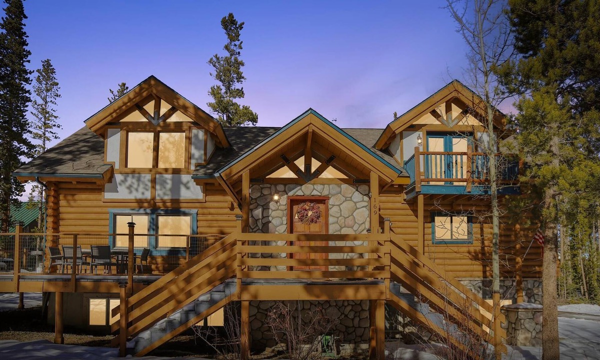 Breckenridge House | Spacious 5BR American Way Chalet in Breckenridge with mountain views!