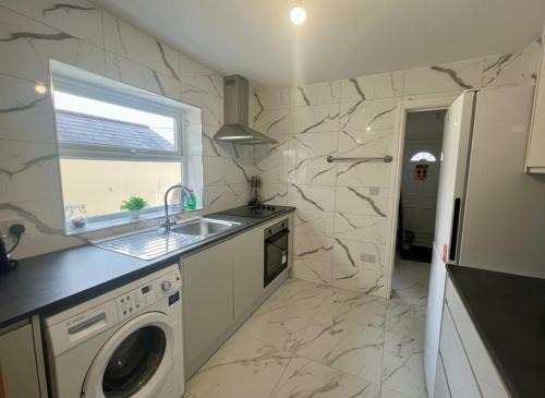 Newcastle-upon-Tyne Apartment | Spacious 5Br retreat Perfect for Contractors