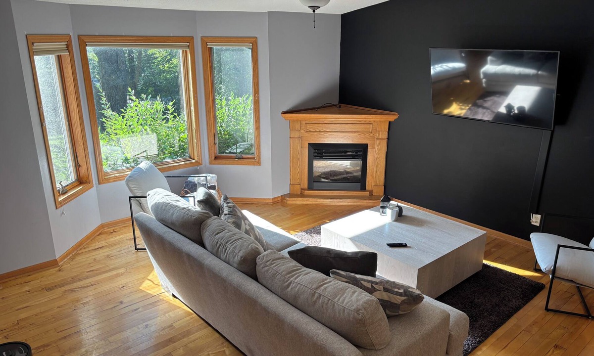 Douglas County House | Spacious 5BR Getaway, Hot Tub + Cozy Vibes All Year Round