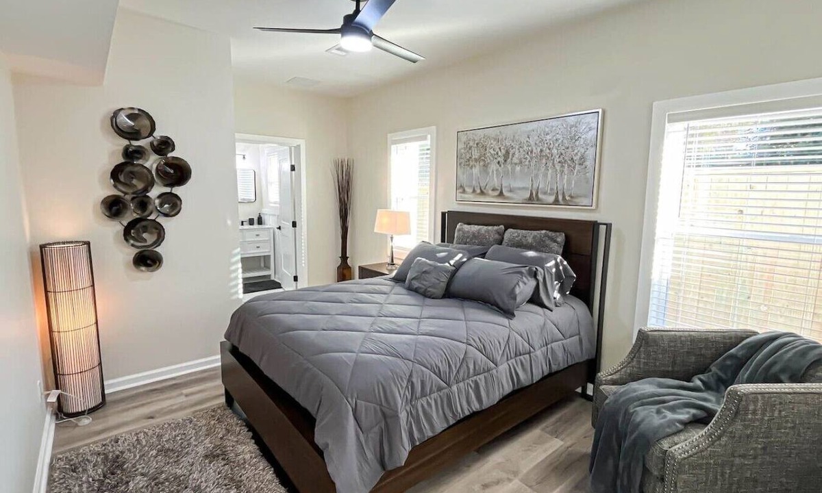 Macon House | Spacious 5BR Home | Sleeps 12 | Pet Friendly