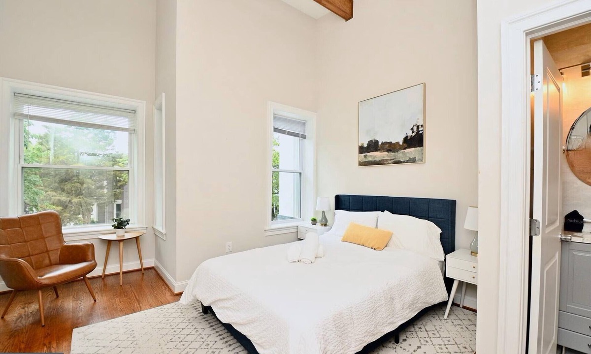 Near Northeast House | Spacious 5BR Home Near Capitol Hill | Free Parking